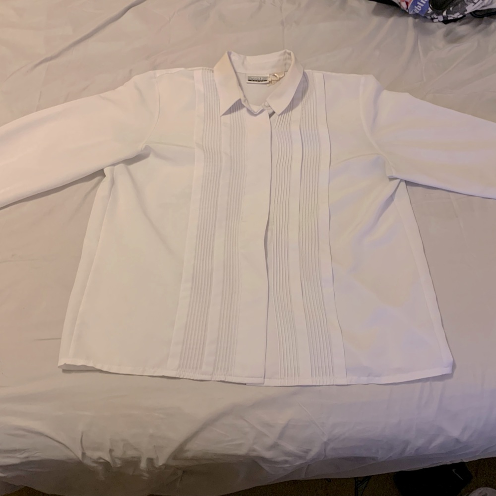 Large white women’s button up with pleated design
